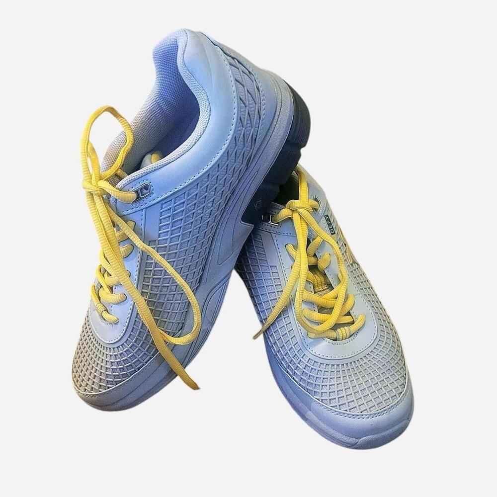 GDefy Gravity Womens Comfort Light Gray Sneakers Size 9